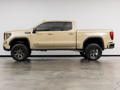 Used 2022 GMC Sierra 1500 AT4 w/ AT4 Premium Package AWD/4WD image 9
