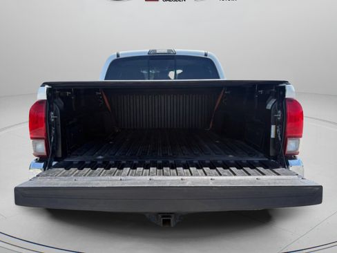 Used 2018 Toyota Tacoma SR5 RWD image 13