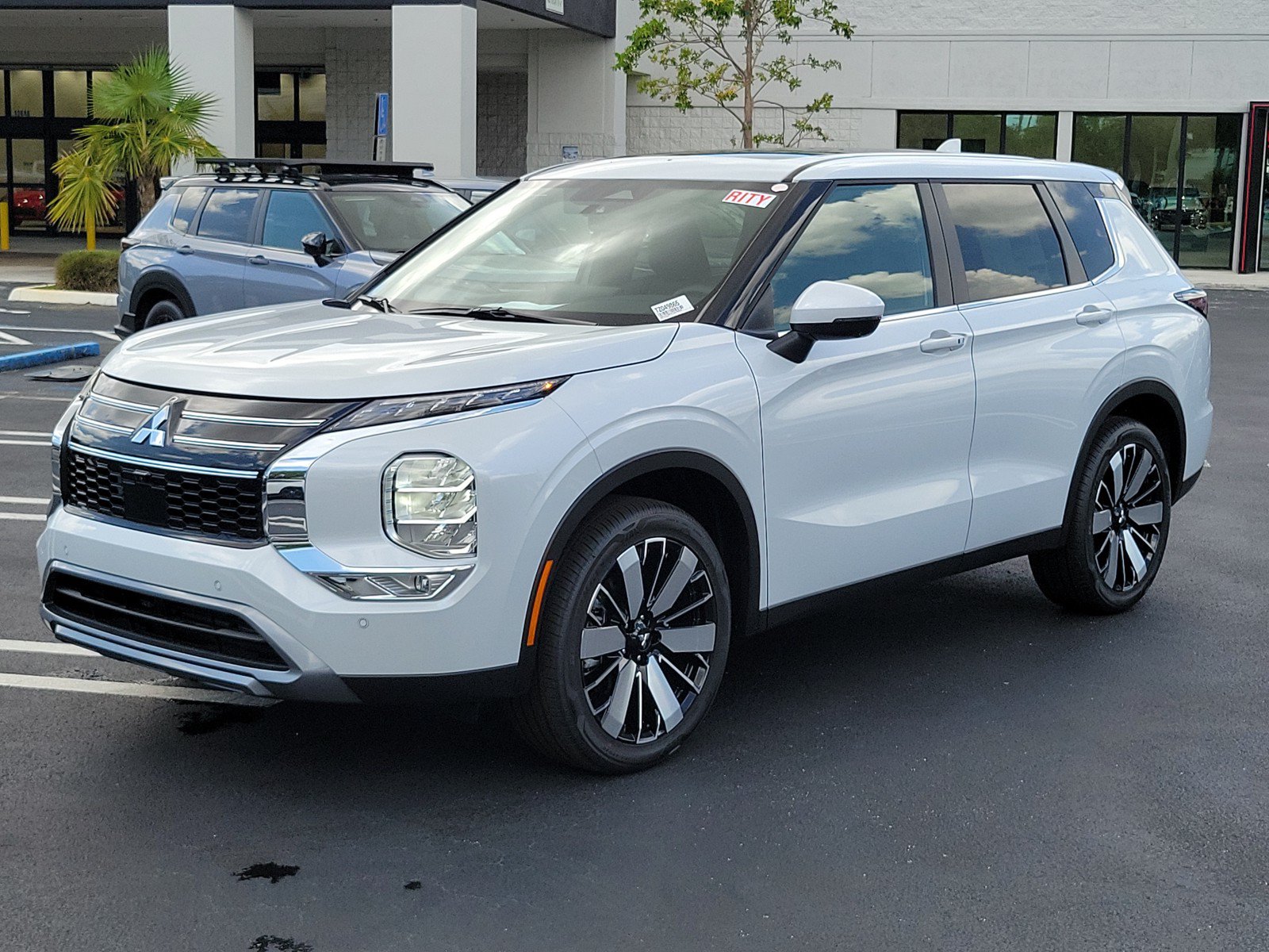 New 2026 Mitsubishi Outlander SE FWD image 1