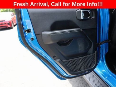 Used 2022 Jeep Wrangler Unlimited Sahara AWD/4WD image 18