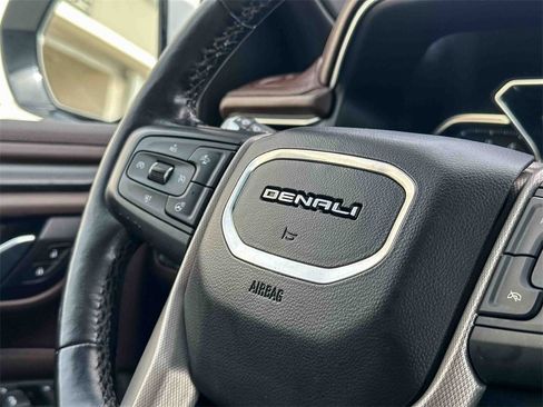 Used 2021 GMC Yukon XL Denali w/ Denali Premium Package image 30