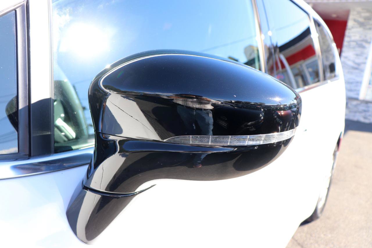 Used 2027 Chrysler Pacifica Select FWD image 65