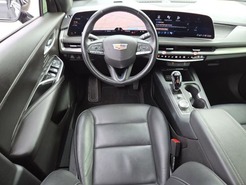 Used 2025 Cadillac XT4 Premium Luxury image 25