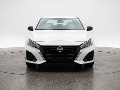 Used 2025 Nissan Altima 2.5 SV image 2