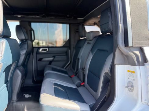 Used 2024 Ford Bronco Outer Banks AWD/4WD image 3