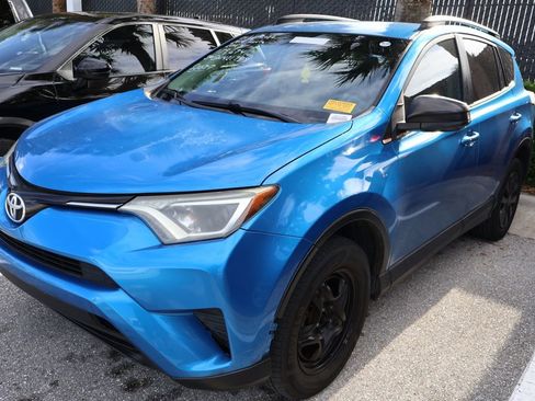 Used 2016 Toyota RAV4 LE image 2