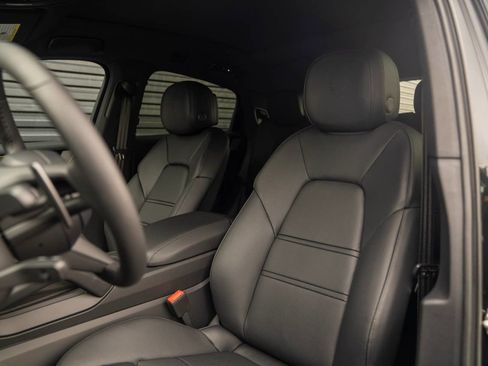New 2026 Porsche Cayenne Coupe AWD/4WD image 5