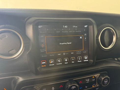 Used 2020 Jeep Wrangler Unlimited Sahara image 17