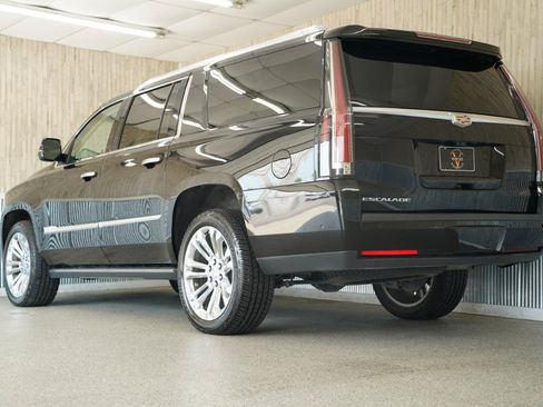 Used 2019 Cadillac Escalade ESV Premium Luxury w/ LPO, Radiant Package AWD/4WD image 7
