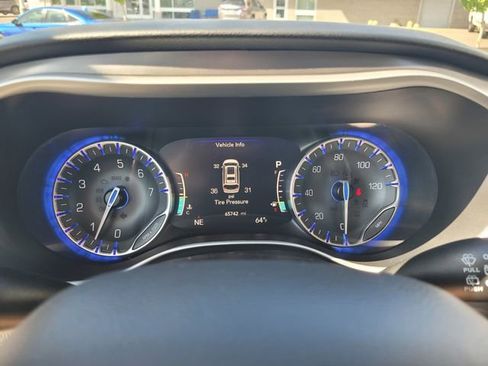 Used 2023 Chrysler Pacifica Touring-L FWD image 29