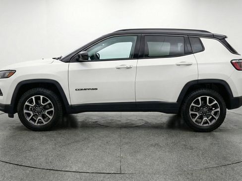 Used 2025 Jeep Compass Trailhawk image 5