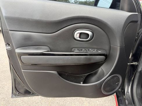 Used 2015 Kia Soul + FWD image 11