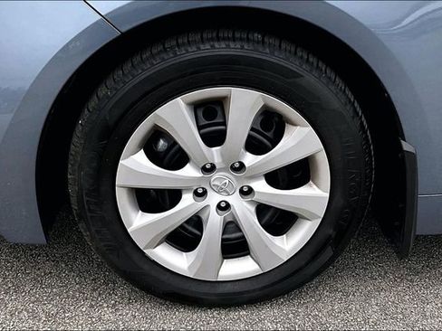 Used 2025 Toyota Corolla LE image 28