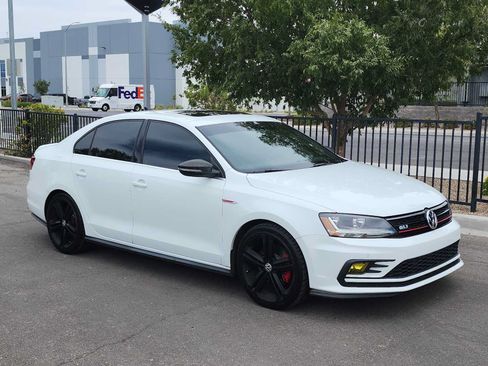 Used 2017 Volkswagen Jetta GLI FWD image 2