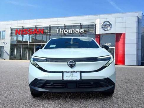 New 2026 Nissan Leaf FWD image 2