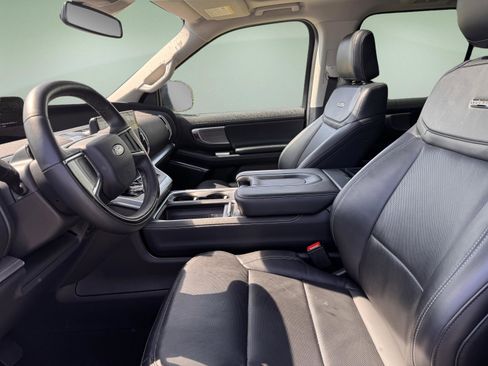 Used 2025 Ford Expedition Platinum image 7