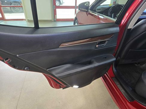 Used 2013 Lexus ES 350 w/ Luxury Pkg FWD image 32