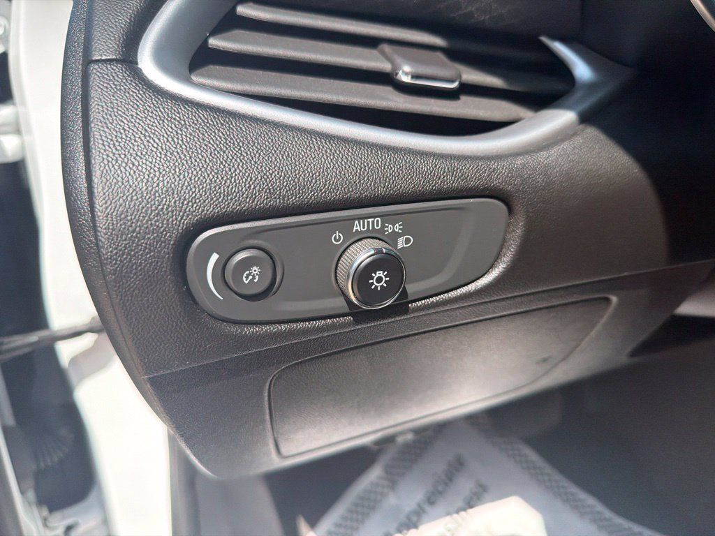 Used 2023 Chevrolet Malibu LT FWD image 14
