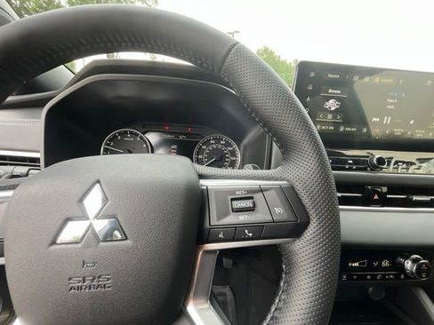 New 2026 Mitsubishi Outlander LE FWD image 10