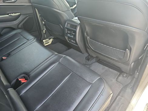 Used 2024 Jeep Grand Cherokee Limited AWD/4WD image 11
