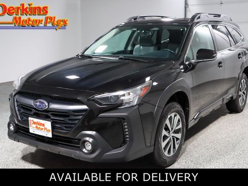 Used 2024 Subaru Outback Premium AWD/4WD image 1