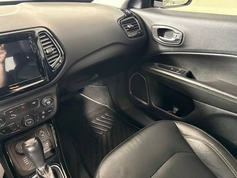 Used 2018 Jeep Compass Limited w/ Navigation Group AWD/4WD image 30