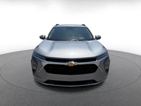 Used 2025 Chevrolet Trax LT w/ LT Convenience Package FWD image 4