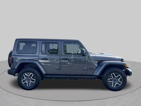 Used 2025 Jeep Wrangler Unlimited Sahara AWD/4WD image 31