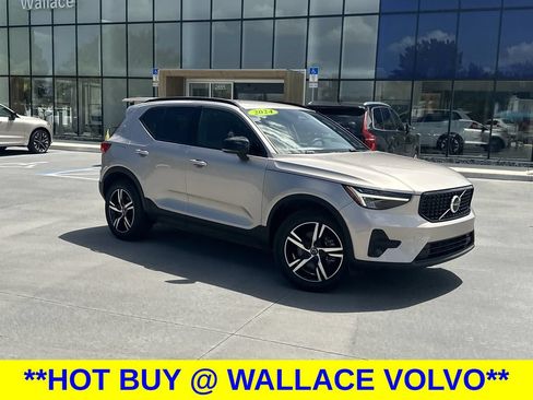 Used 2024 Volvo XC40 B5 Core AWD/4WD image 2