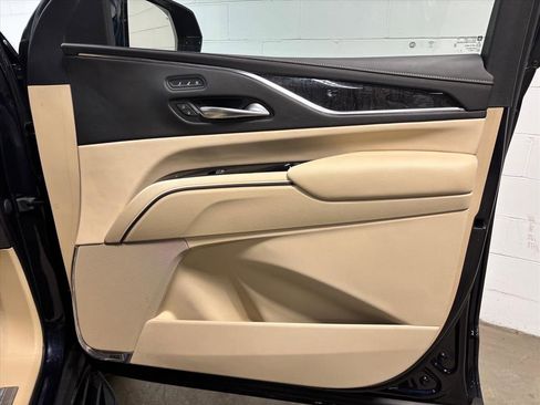 Used 2023 Cadillac Escalade Premium Luxury image 33