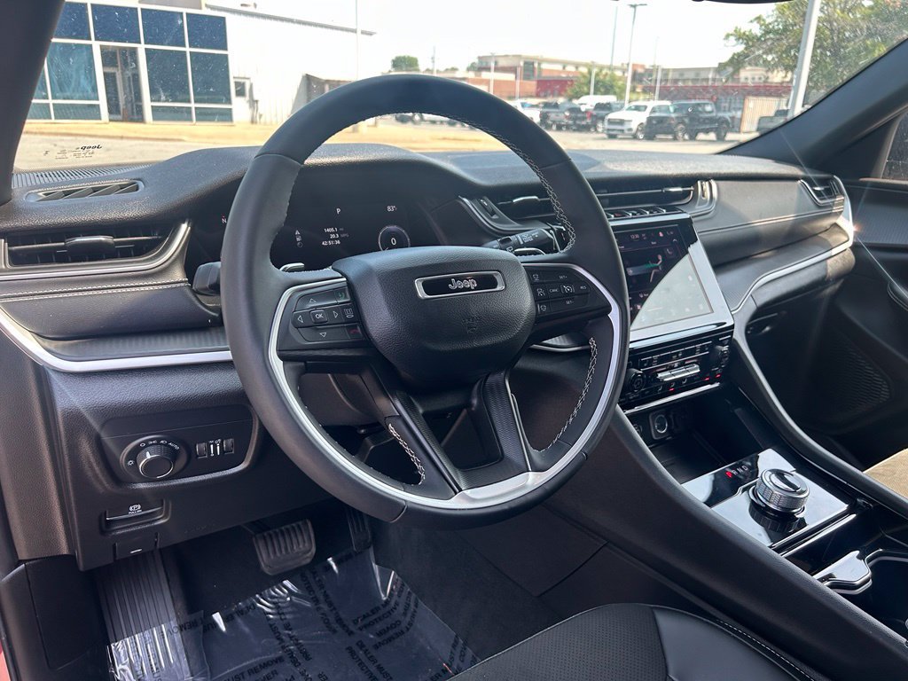 Used 2023 Jeep Grand Cherokee L Laredo AWD/4WD image 12