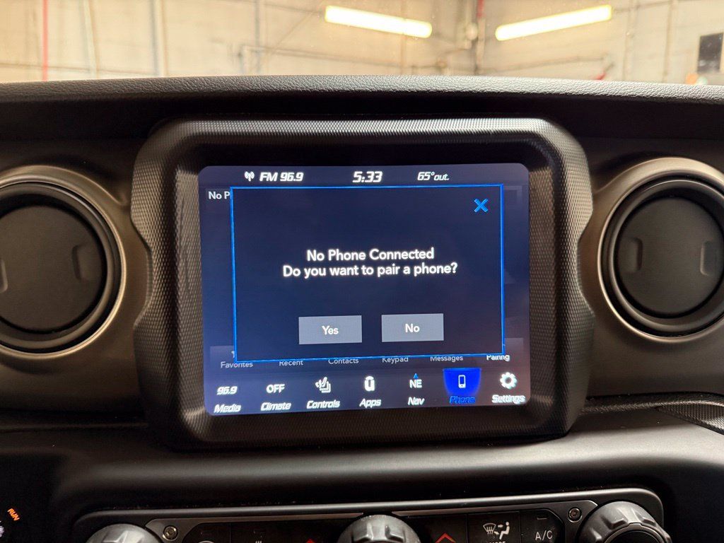 Used 2021 Jeep Gladiator Sport AWD/4WD image 15