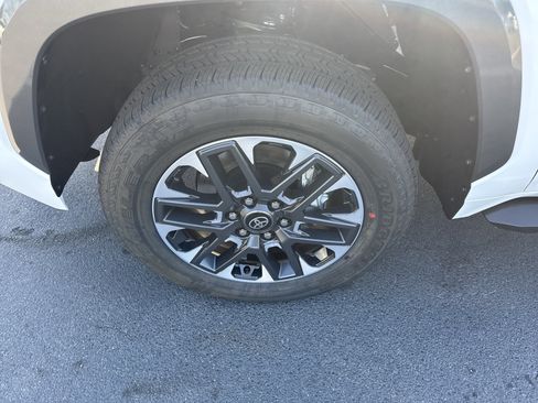 New 2026 Toyota Tundra Limited AWD/4WD image 9