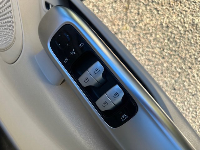 Used 2023 Mercedes-Benz C 300 4MATIC Sedan image 22
