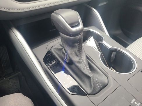 Used 2024 Toyota Highlander LE image 26