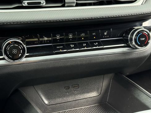 Used 2025 Chevrolet Equinox LT image 17