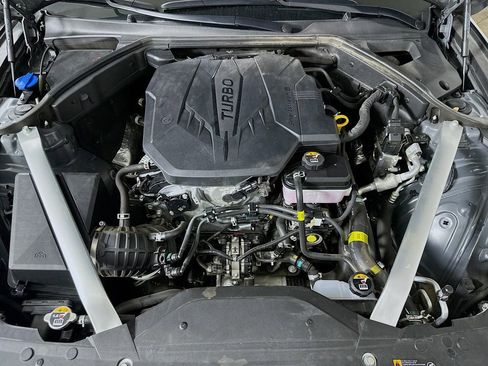 Used 2025 Genesis G70 2.5T RWD image 9