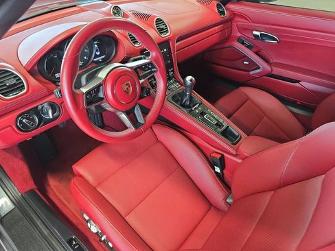 Used 2025 Porsche 718 Boxster RWD image 4