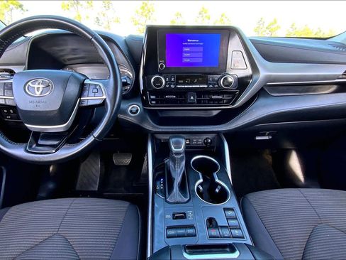 Certified 2024 Toyota Highlander LE image 15
