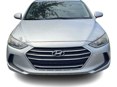Used 2018 Hyundai Elantra SE FWD image 2