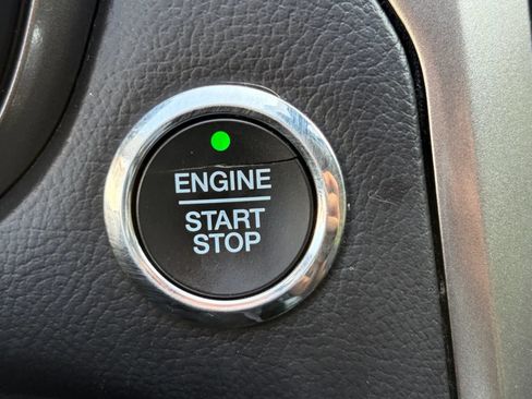 Used 2017 Ford Fusion SE FWD image 24