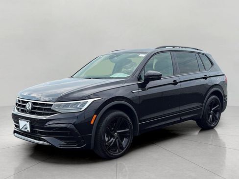 Used 2024 Volkswagen Tiguan SE R-Line AWD/4WD image 2