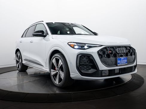 New 2026 Audi SQ5 Premium Plus image 2