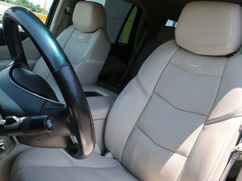 Used 2018 Cadillac Escalade Luxury image 17