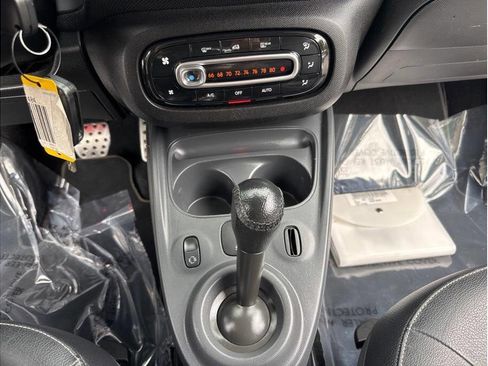 Used 2016 smart fortwo Prime RWD image 34