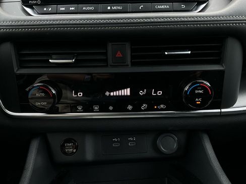 Used 2025 Nissan Rogue SV image 28