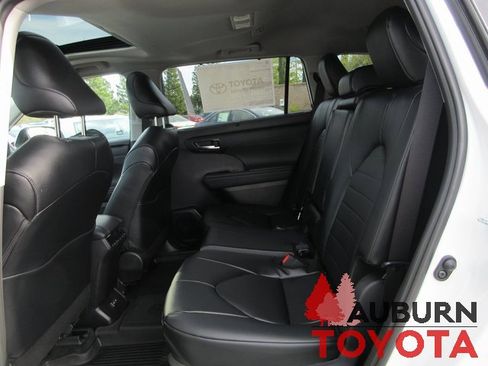 New 2026 Toyota Highlander XLE image 18