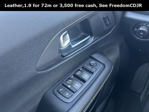 New 2026 Chrysler Pacifica Select image 16