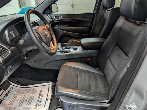 Used 2022 Jeep Grand Cherokee Laredo X image 13