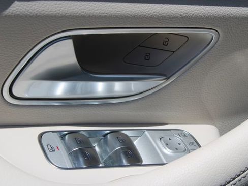 Used 2025 Mercedes-Benz GLS 450 4MATIC image 13